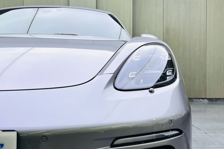Used Porsche 718 2018 Cayman 2.0T Exterior 2