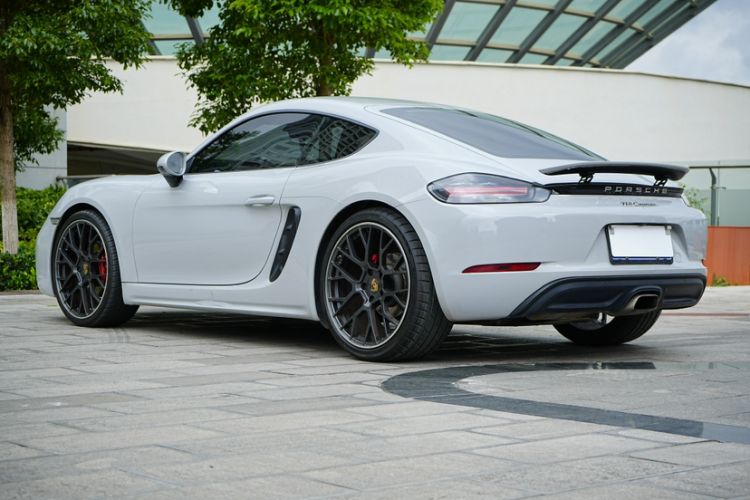 Used Porsche 718 2018 Cayman 2.0T Exterior 4