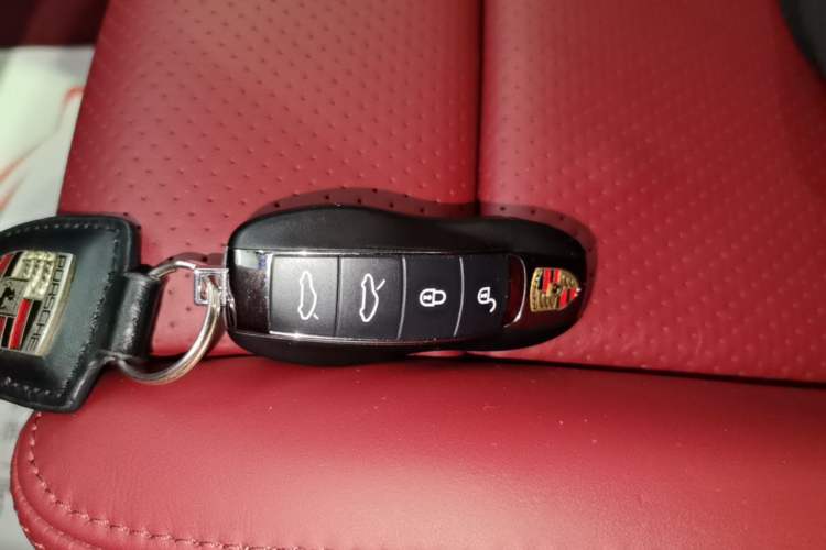Used Porsche 718 2018 Cayman 2.0T Interior 1