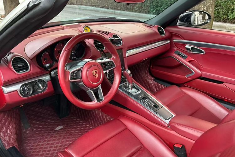 Used Porsche 718 2018 Boxster 2.0T Interior 1