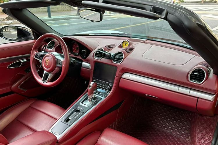 Used Porsche 718 2018 Boxster 2.0T Interior 2