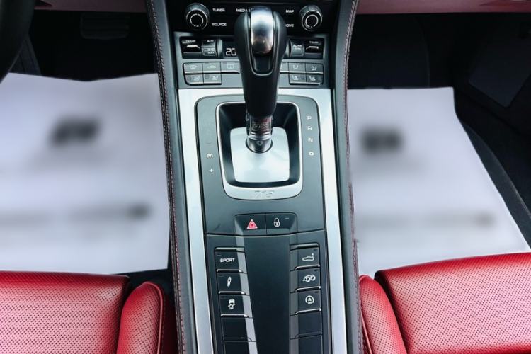 Used Porsche 718 2018 Cayman 2.0T Interior 3