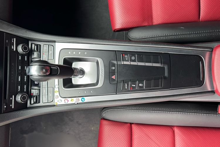 Used Porsche 718 2018 Cayman 2.0T Interior 6