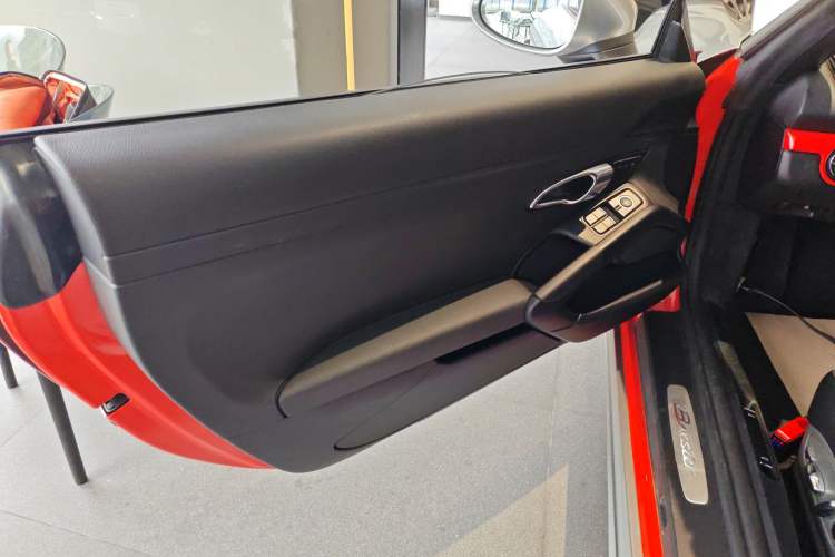 Used Porsche 718 2018 Boxster 2.0T Left Front Door Interior