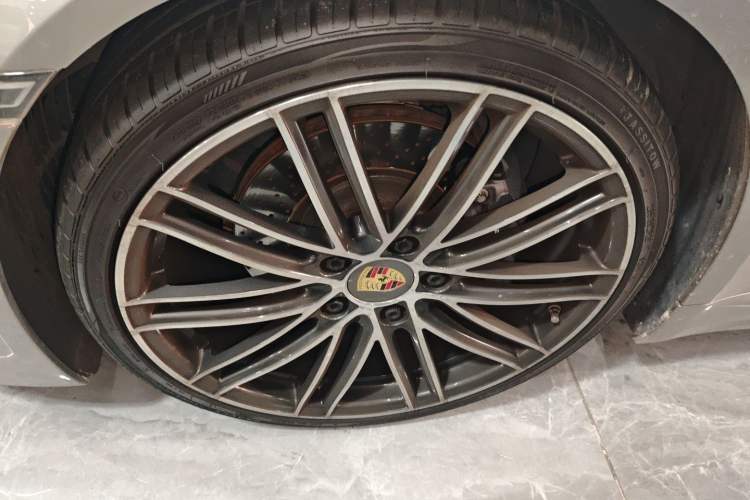 Used Porsche 718 2018 Boxster 2.0T Left Front Wheel Hub