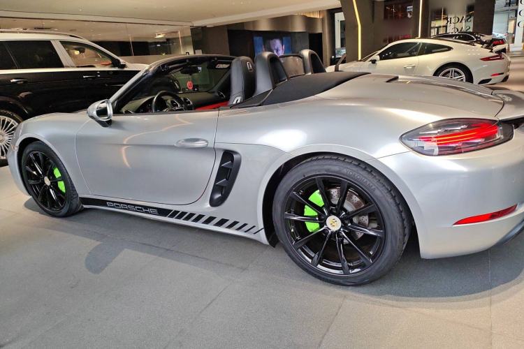 Used Porsche 718 2018 Boxster 2.0T Left Side