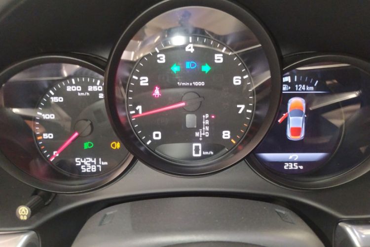 Used Porsche 718 2018 Cayman 2.0T Odometer Close Up