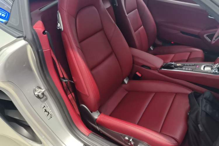 Used Porsche 718 2018 Cayman 2.0T Right Front Seat