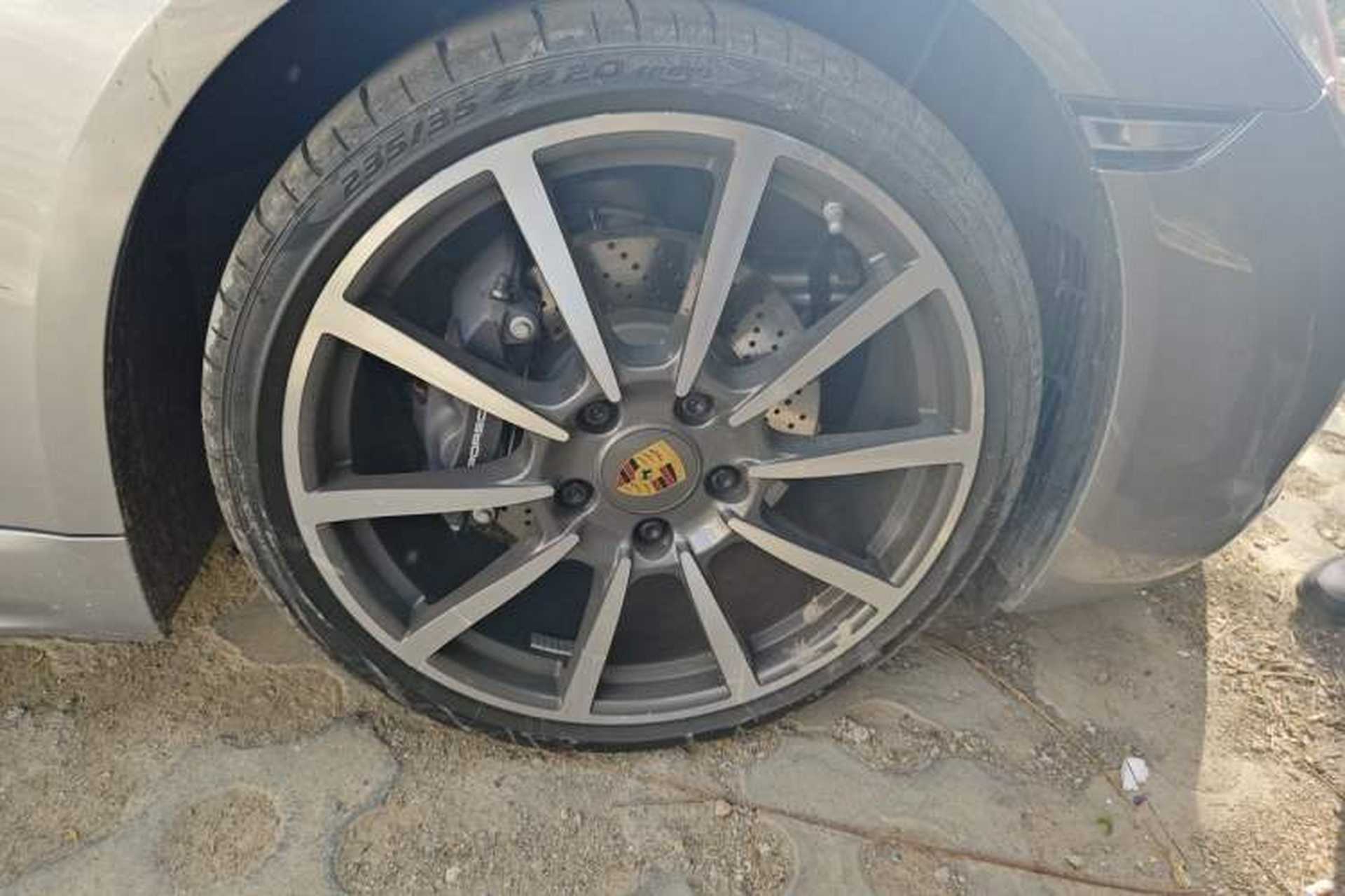 Used Porsche 718 2018 Boxster 2.0T Right Front Wheel Hub
