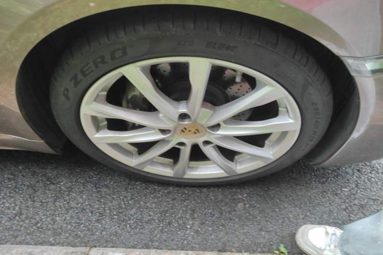Used Porsche 718 2018 Boxster 2.0T Right Front Wheel Hub