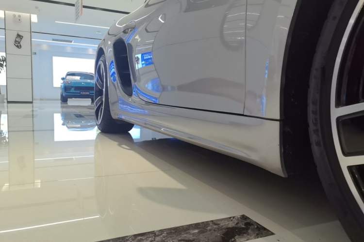Used Porsche 718 2018 Cayman 2.0T Right Side Sill