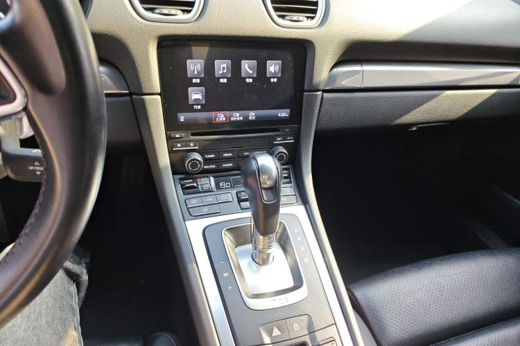 Used Porsche 718 2018 Boxster 2.0T Audio And AC Panel