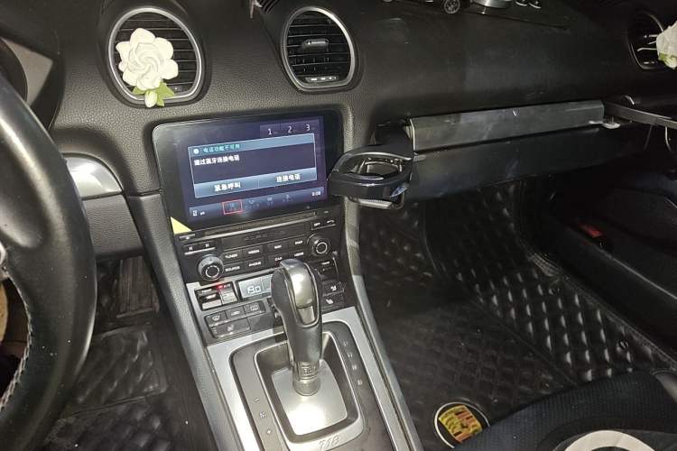 Used Porsche 718 2018 Cayman 2.0T Audio And AC Panel