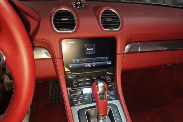 Used Porsche 718 2018 Cayman 2.0T Audio And AC Panel