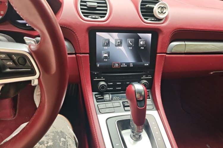 Used Porsche 718 2018 Boxster 2.0T Audio And AC Panel