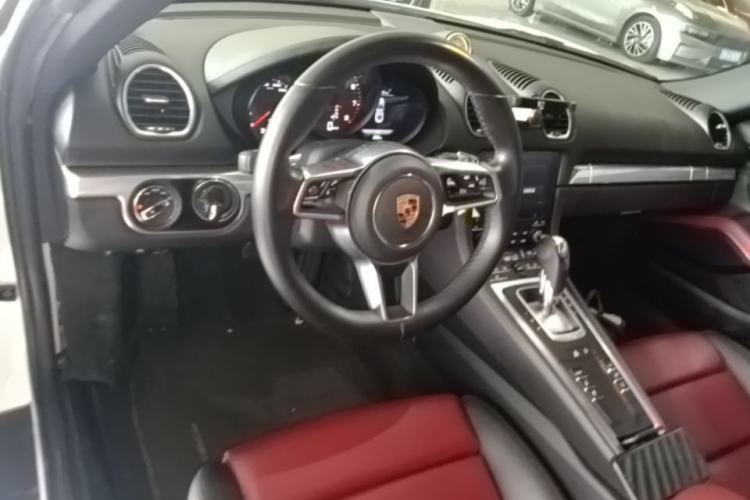 Used Porsche 718 2018 Cayman 2.0T Center Console