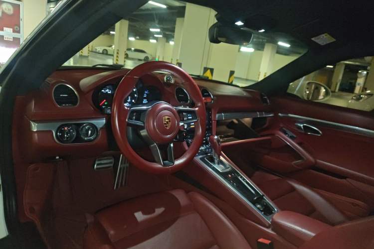 Used Porsche 718 2018 Cayman 2.0T Center Console