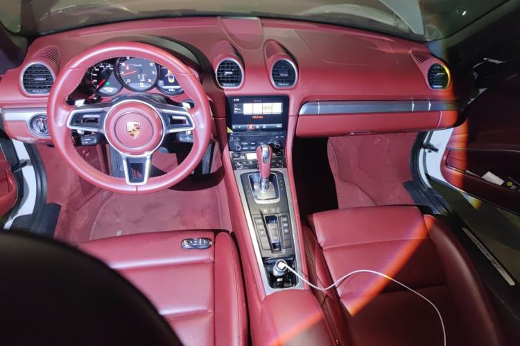 Used Porsche 718 2018 Boxster 2.0T Center Console