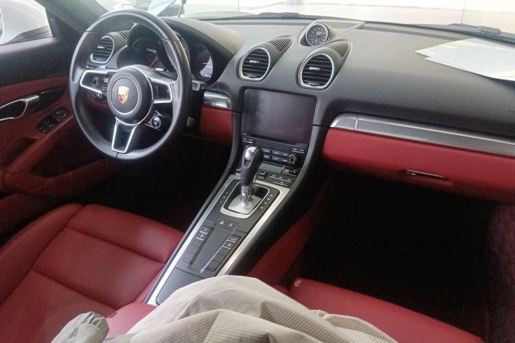 Used Porsche 718 2018 Cayman 2.0T Center Console