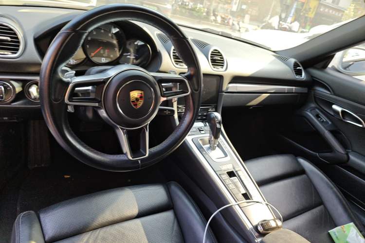 Used Porsche 718 2018 Boxster 2.0T Center Console