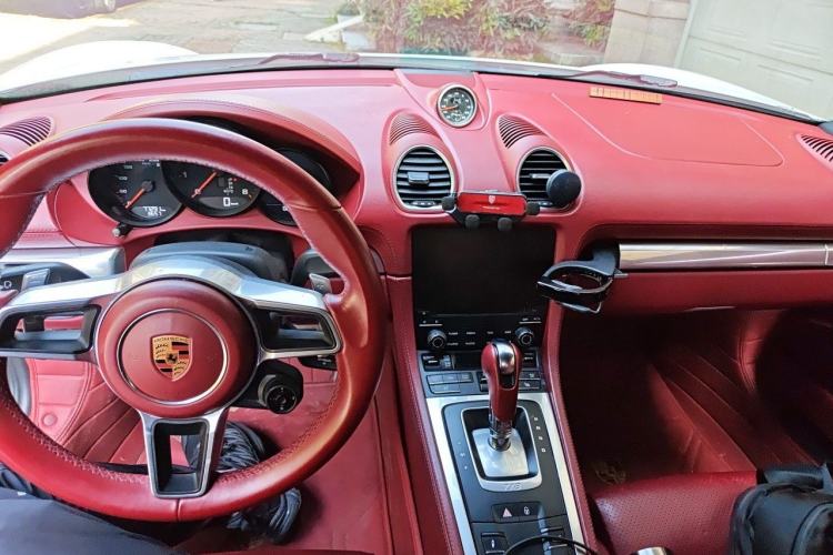 Used Porsche 718 2018 Cayman 2.0T Center Console