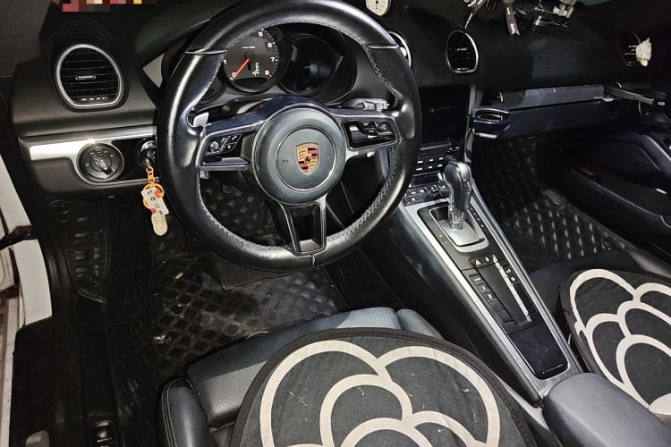 Used Porsche 718 2018 Cayman 2.0T Center Console