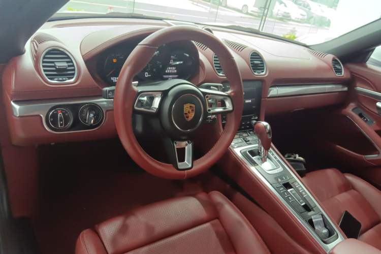 Used Porsche 718 2018 Boxster 2.0T Center Console