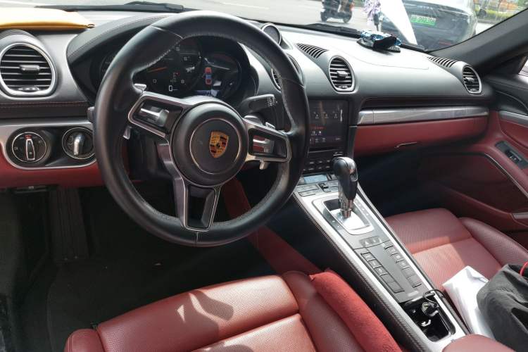 Used Porsche 718 2018 Cayman 2.0T Center Console