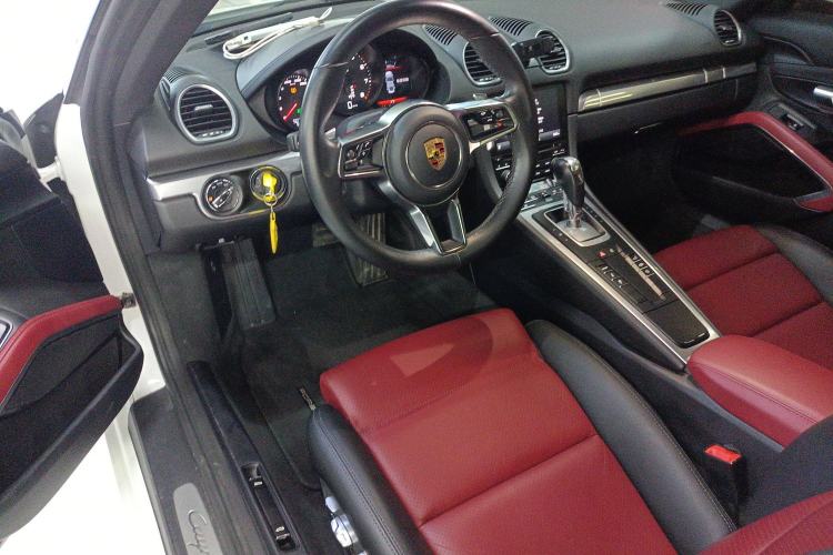 Used Porsche 718 2018 Cayman 2.0T Center Console