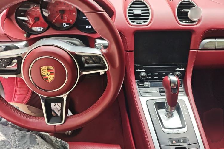 Used Porsche 718 2018 Boxster 2.0T Center Console