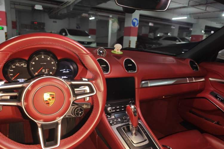 Used Porsche 718 2018 Boxster 2.0T Center Console