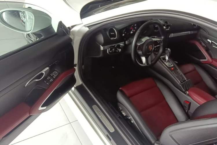 Used Porsche 718 2018 Cayman 2.0T Driver Seat
