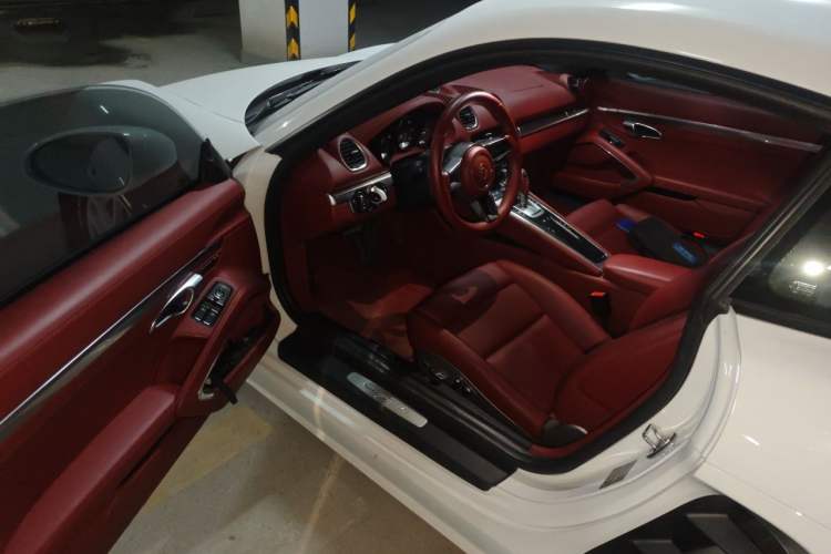 Used Porsche 718 2018 Cayman 2.0T Driver Seat
