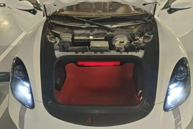 Used Porsche 718 2018 Cayman 2.0T Engine Bay