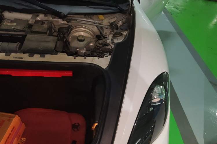 Used Porsche 718 2018 Boxster 2.0T Engine Bay Left