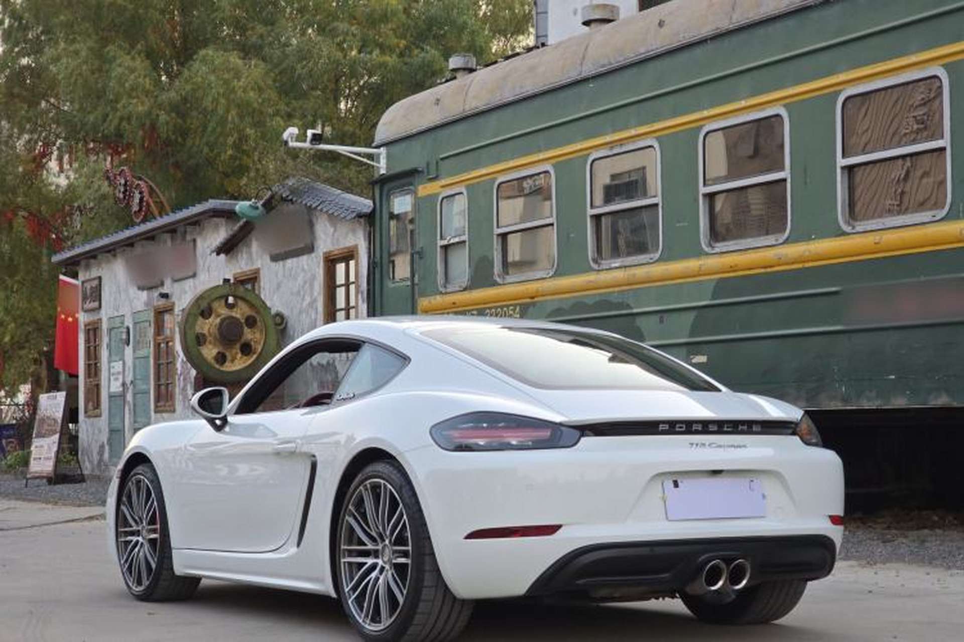 Used Porsche 718 2018 Cayman 2.0T Exterior 3