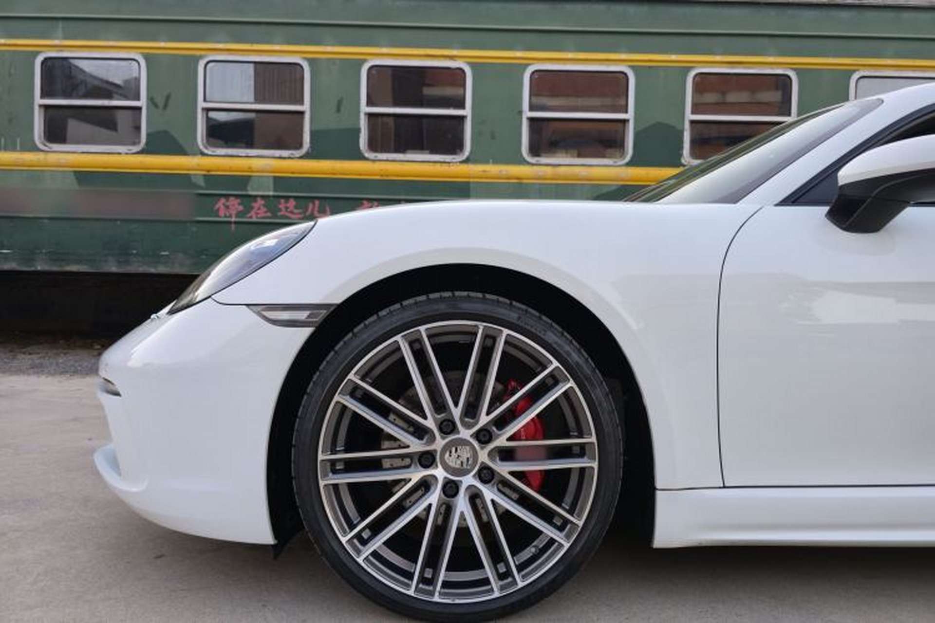 Used Porsche 718 2018 Cayman 2.0T Exterior 5