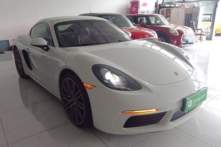 Used Porsche 718 2018 Cayman 2.0T Front Right 45 Deg