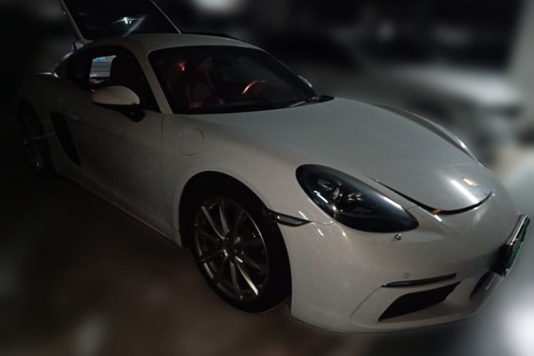Used Porsche 718 2018 Cayman 2.0T Front Right 45 Deg