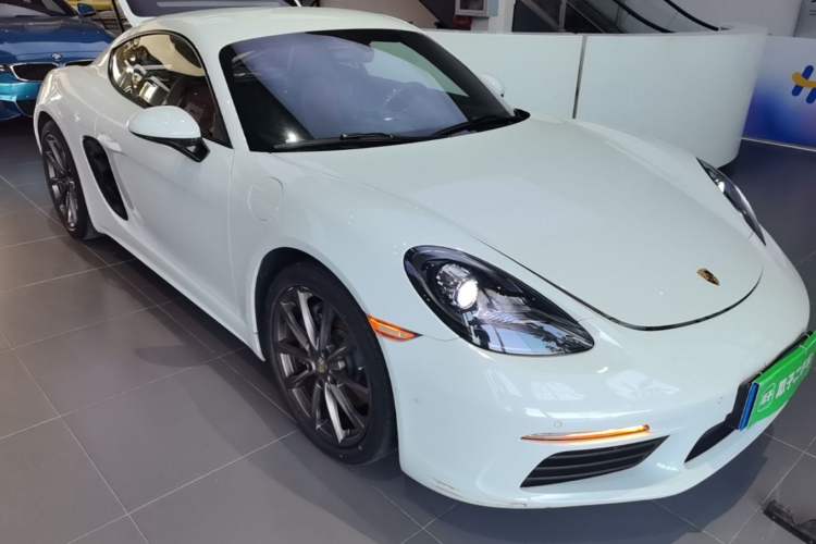 Used Porsche 718 2018 Cayman 2.0T Front Right 45 Deg