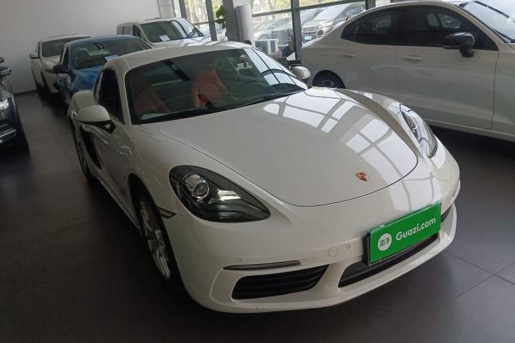Used Porsche 718 2018 Cayman 2.0T Front Right 45 Deg