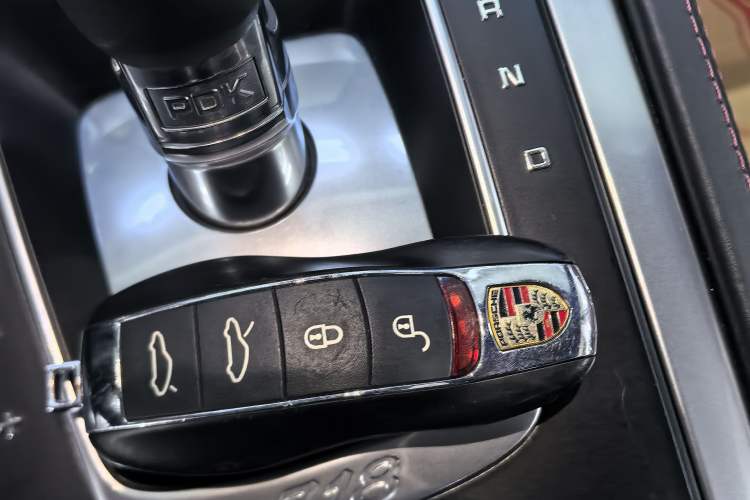 Used Porsche 718 2018 Cayman 2.0T Interior 1