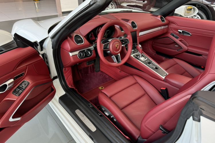 Used Porsche 718 2018 Boxster 2.0T Interior 1