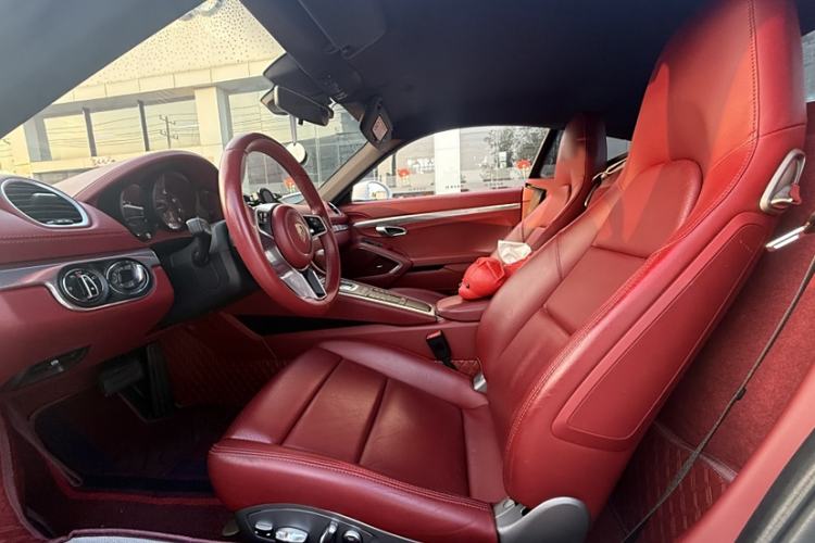 Used Porsche 718 2018 Cayman 2.0T Interior 1