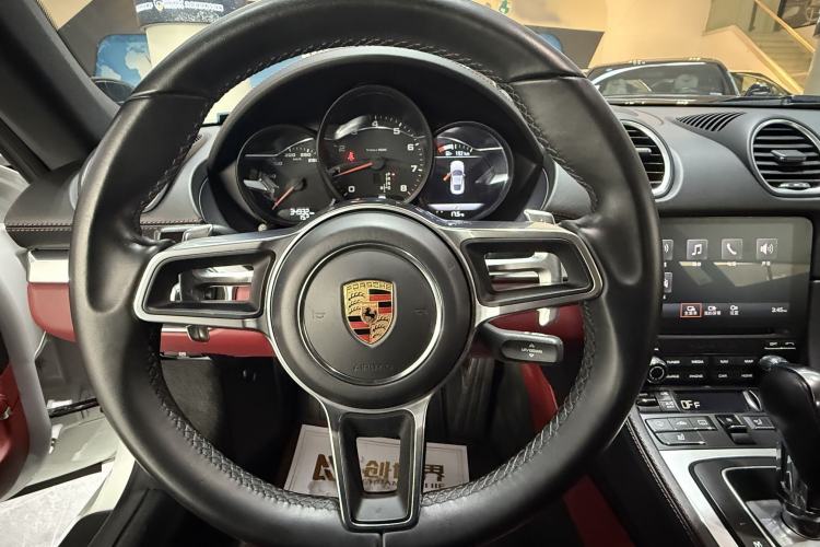 Used Porsche 718 2018 Cayman 2.0T Interior 1