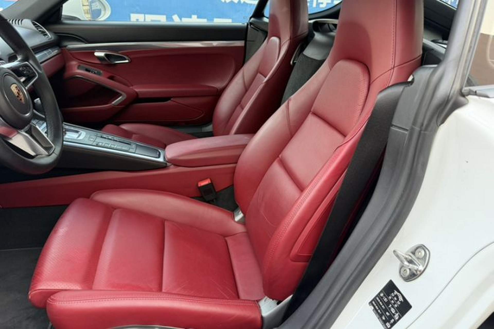 Used Porsche 718 2018 Cayman 2.0T Interior 2