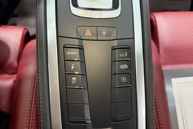 Used Porsche 718 2018 Cayman 2.0T Interior 2