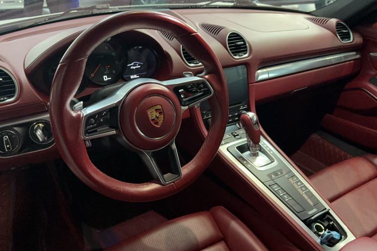 Used Porsche 718 2018 Cayman 2.0T Interior 3