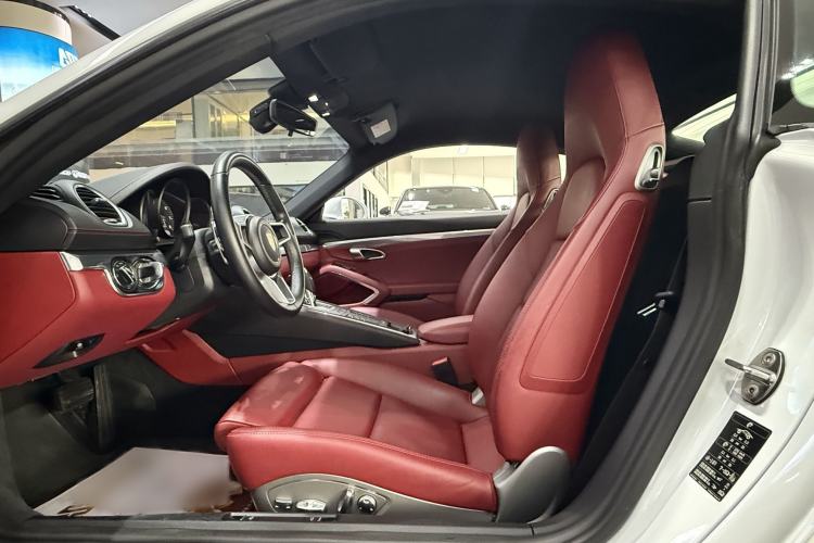 Used Porsche 718 2018 Cayman 2.0T Interior 3