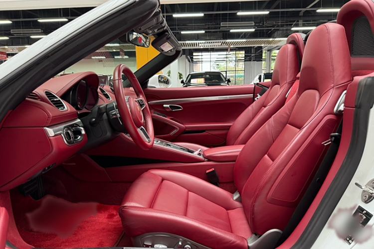 Used Porsche 718 2018 Boxster 2.0T Interior 4